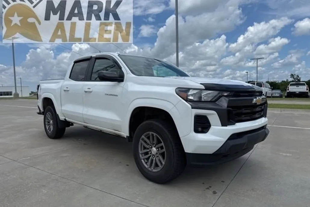 2023 Chevrolet Colorado LT photo 1