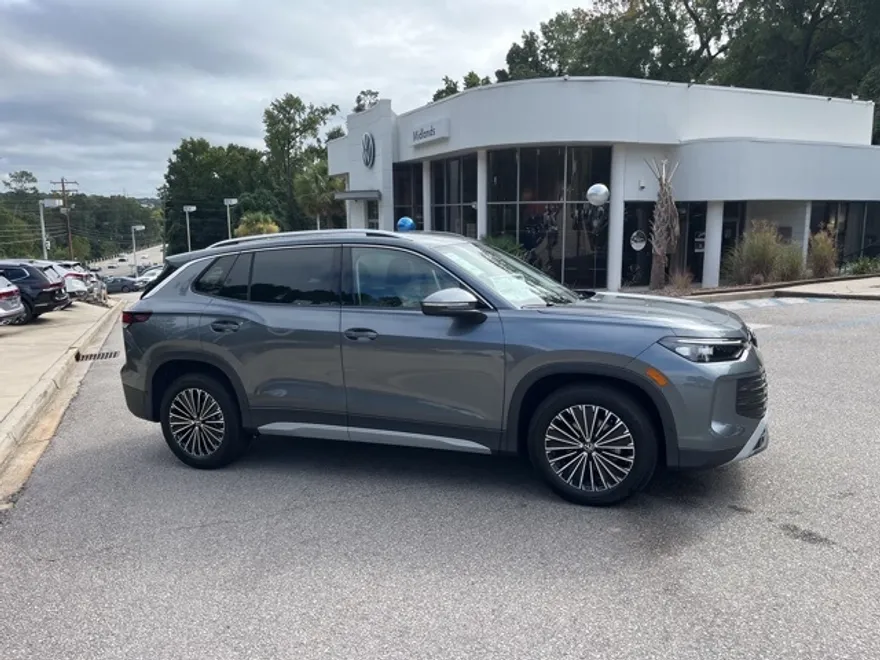 2025 Volkswagen Tiguan S photo 1