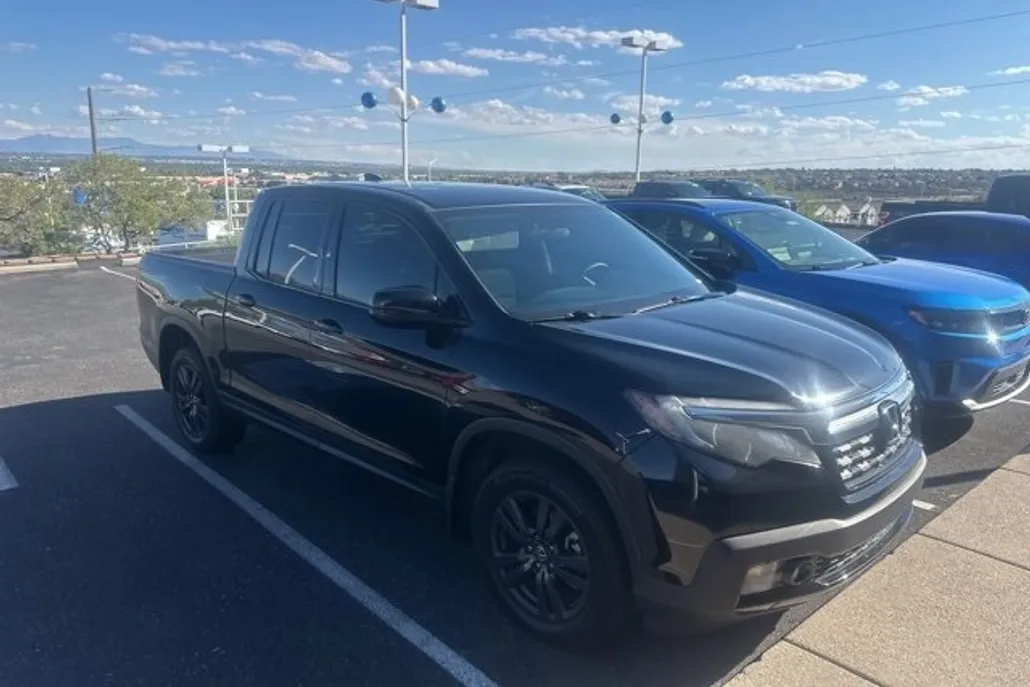 2019 Honda Ridgeline Sport photo 1