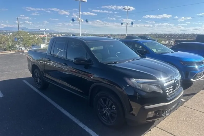 2019 Honda Ridgeline Sport photo 1