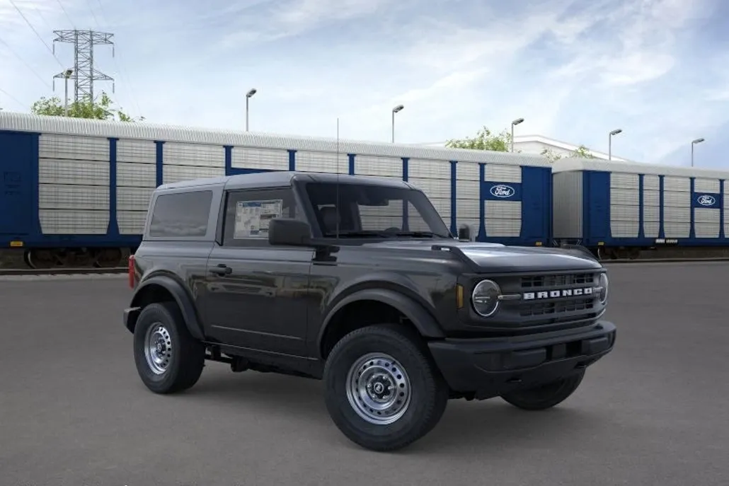 2025 Ford Bronco Base photo 1