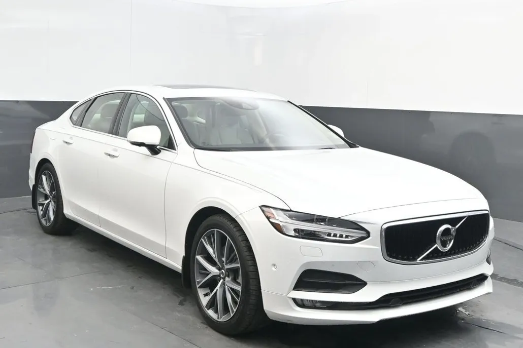 2017 Volvo S90 T5 Momentum photo 1