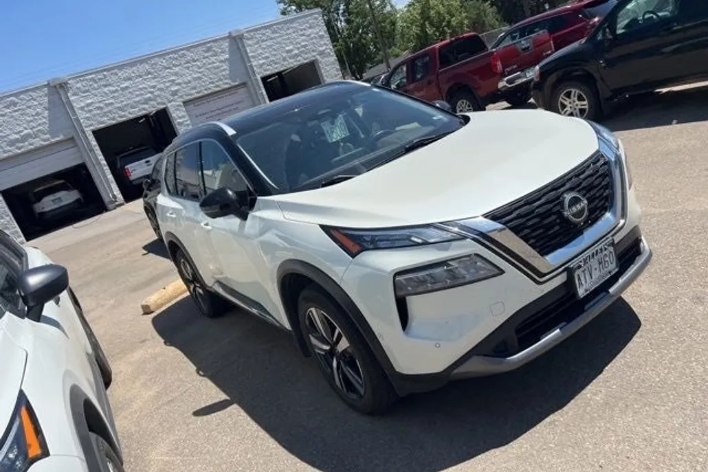 2023 Nissan Rogue SL photo 1
