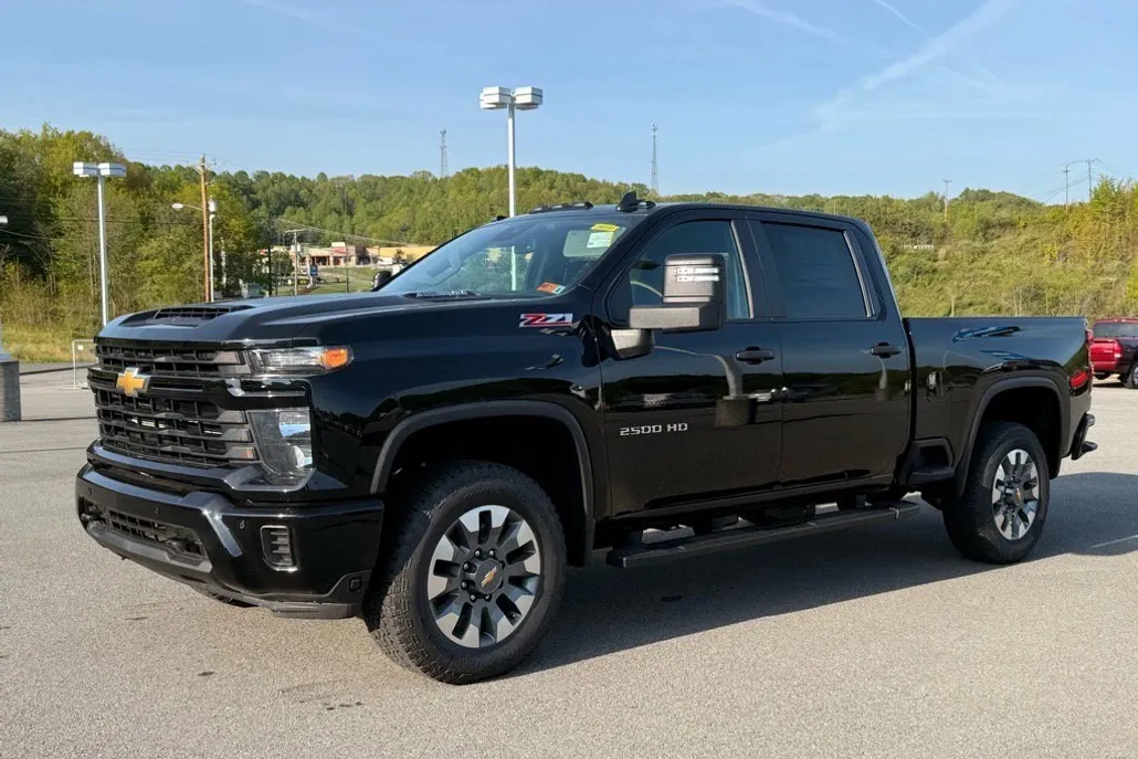 2025 Chevrolet Silverado 2500HD Custom photo 1