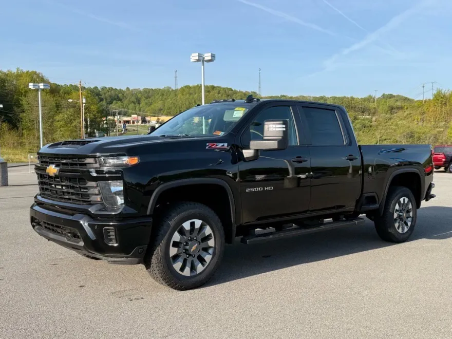 2025 Chevrolet Silverado 2500HD Custom photo 1