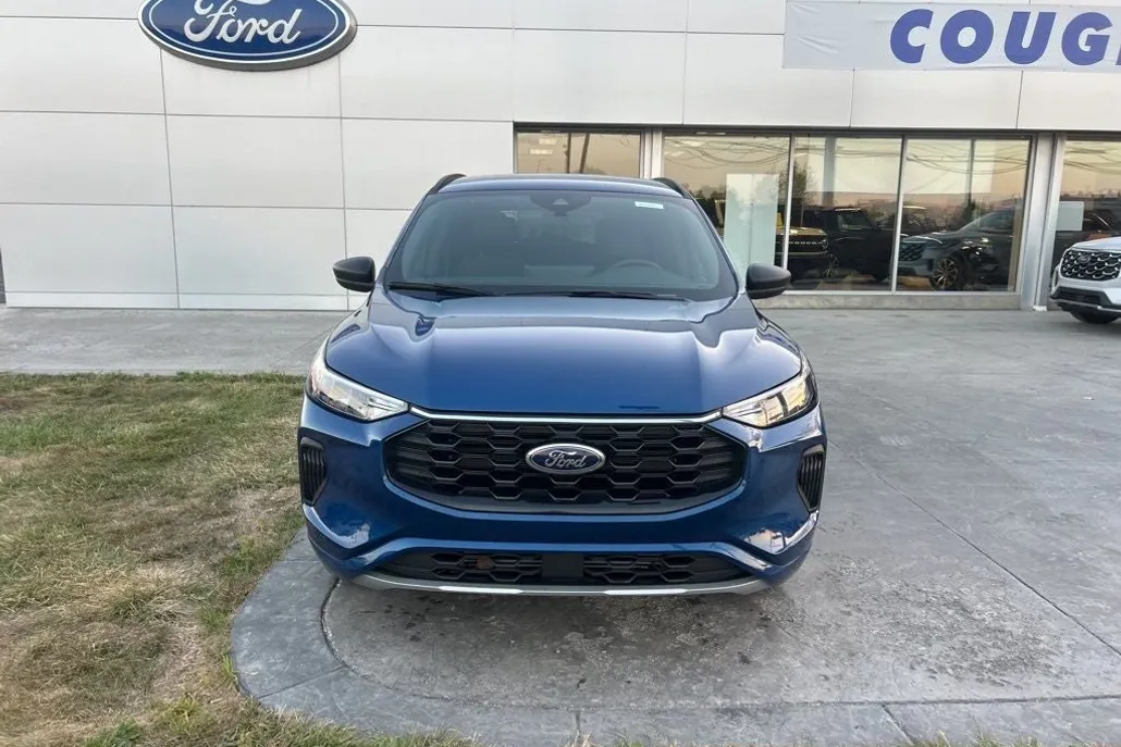 2023 Ford Escape ST-Line photo 1