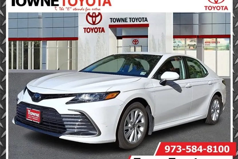 2023 Toyota Camry LE photo 1