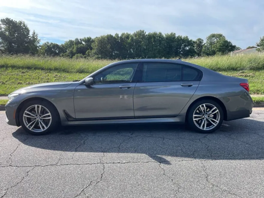 2016 Bmw 750i 7-series photo 1