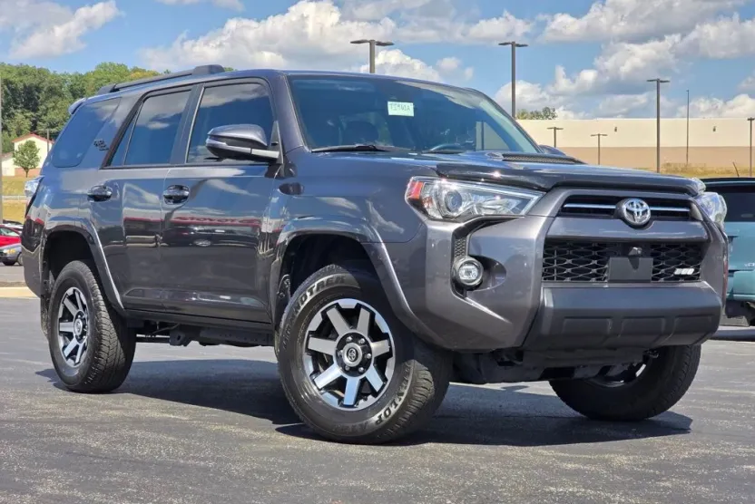 2023 Toyota 4Runner TRD Off-Road Premium photo 1