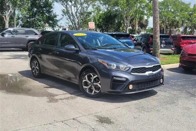 2021 Kia Forte FE LXS photo 1