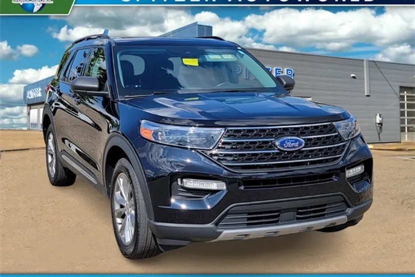 2022 Ford Explorer XLT photo 1