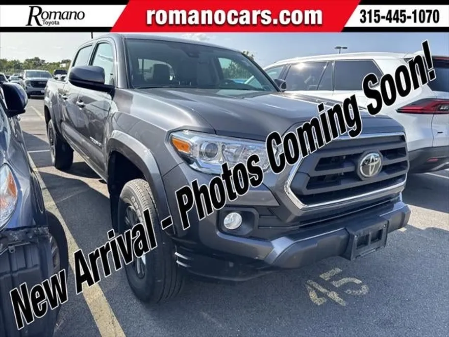 2022 Toyota Tacoma 4x4 SR5 photo 1