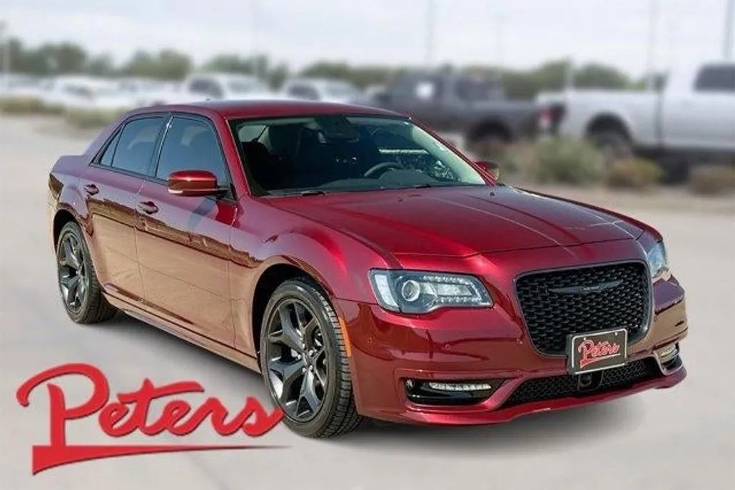 2023 Chrysler 300 Touring L photo 1