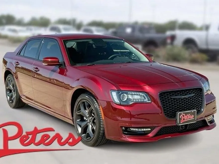 2023 Chrysler 300 Touring L photo 1