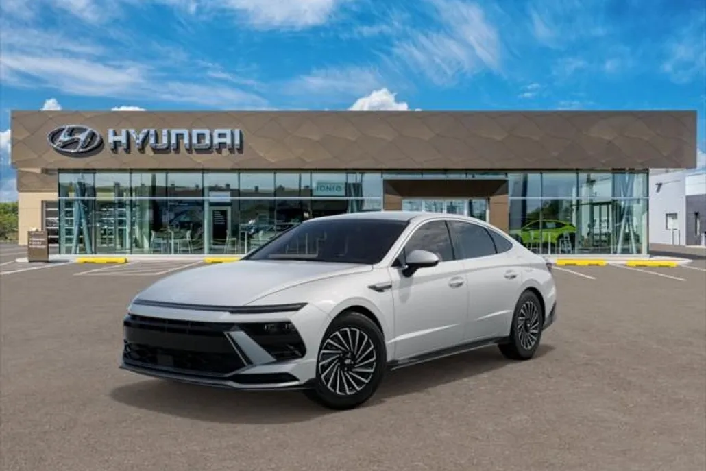 2025 Hyundai Sonata SEL photo 1