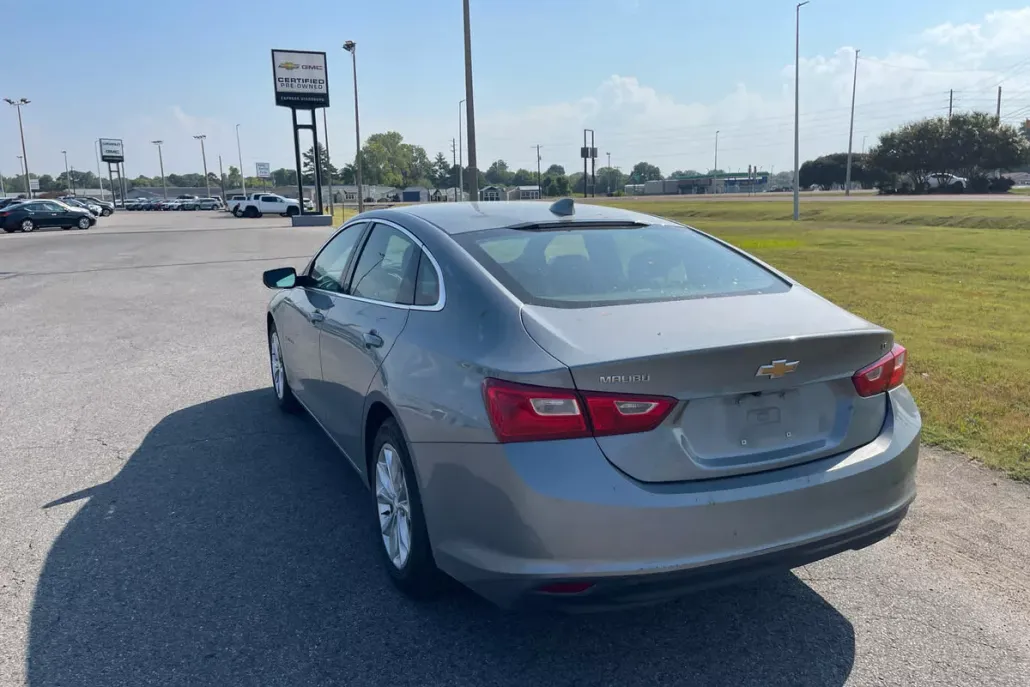 2023 Chevrolet Malibu 1LT photo 1