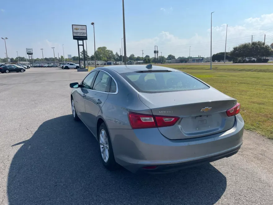 2023 Chevrolet Malibu 1LT photo 1