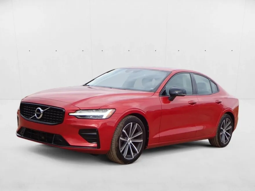 2022 Volvo S60 Momentum photo 1