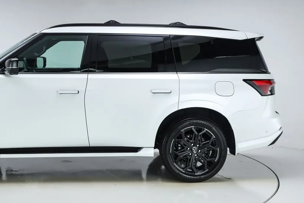 2026 Infiniti QX80 Sensory photo 1