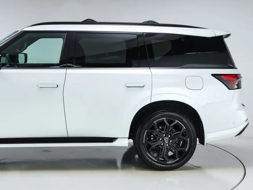 2026 Infiniti QX80 Sensory photo 1
