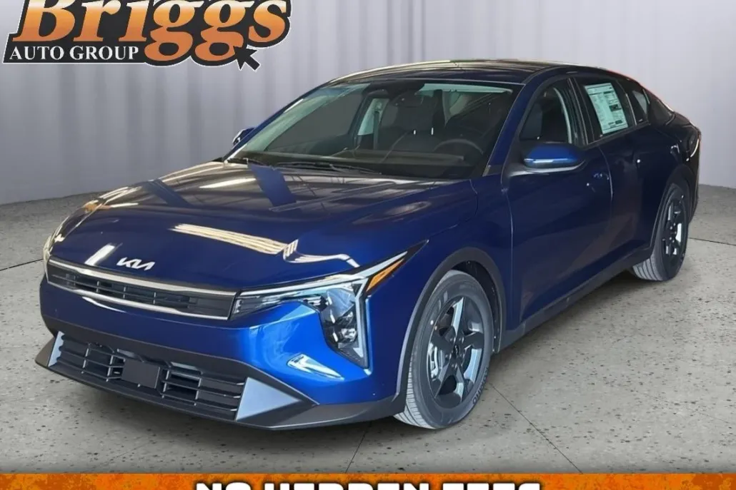 2025 Kia K4 LXS photo 1