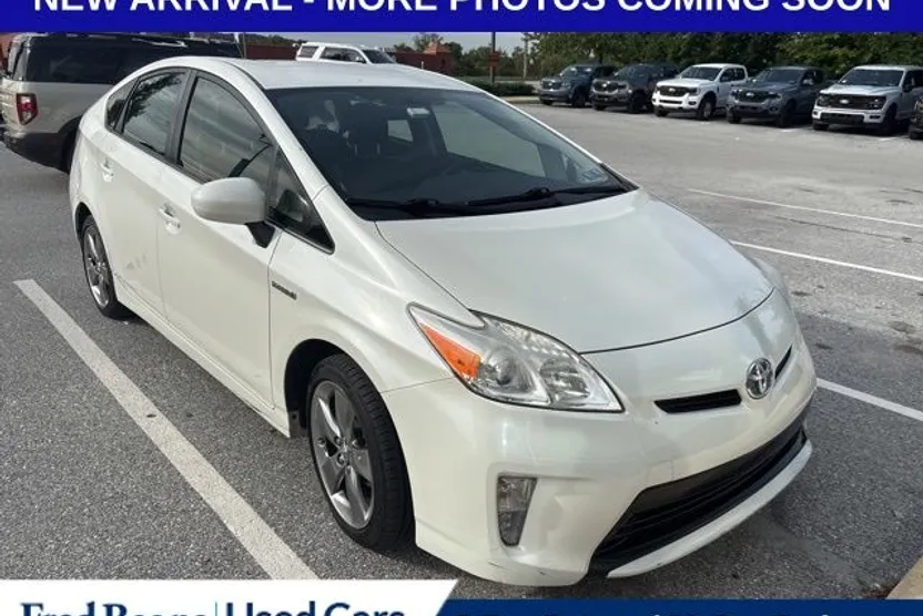 2013 Toyota Prius One photo 1