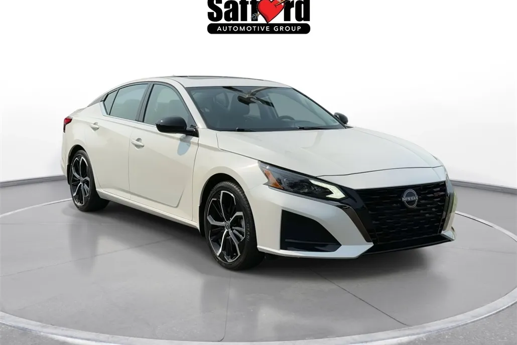 2023 Nissan Altima 2.5 SR photo 1