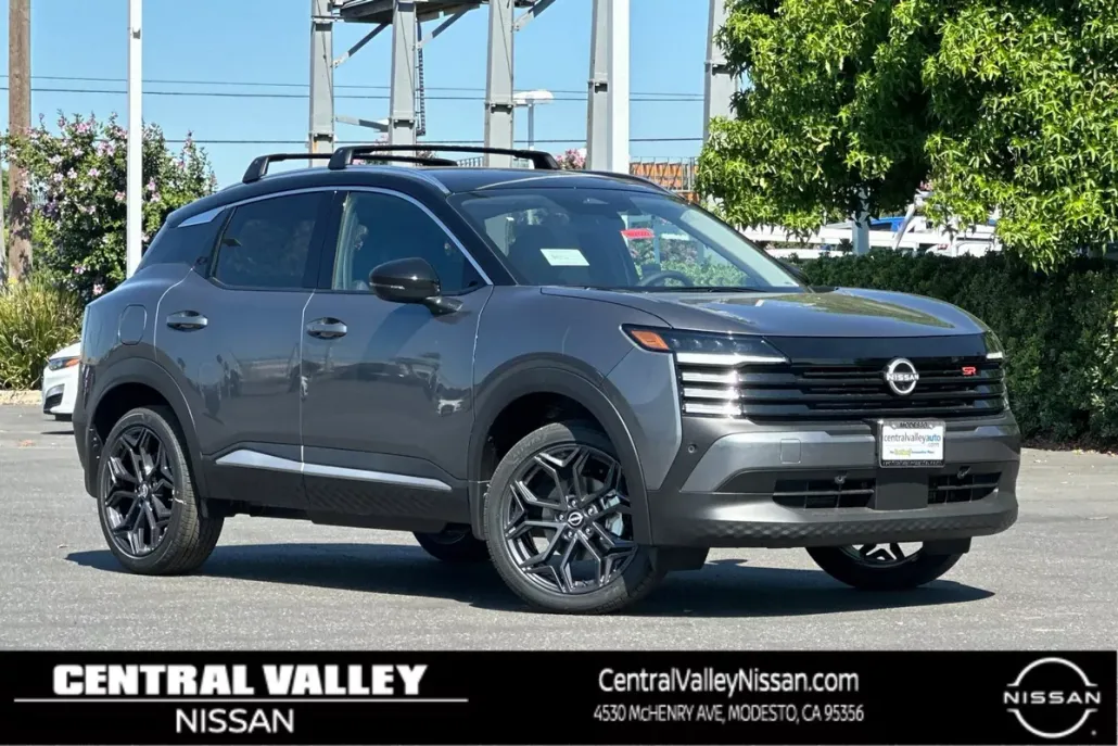 2025 Nissan Kicks SR photo 1