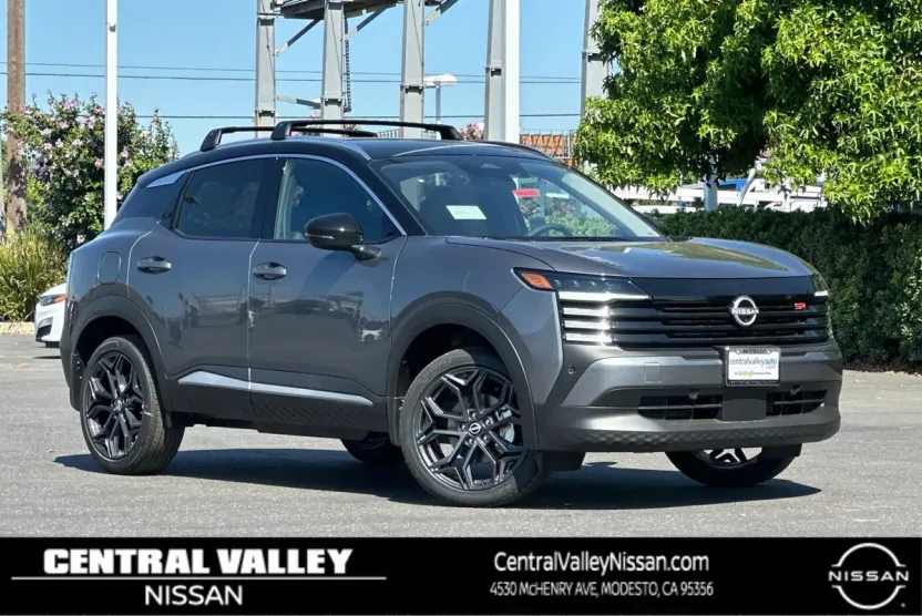 2025 Nissan Kicks SR photo 1