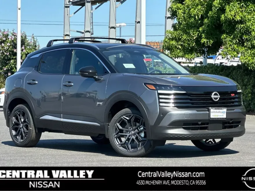 2025 Nissan Kicks SR photo 1