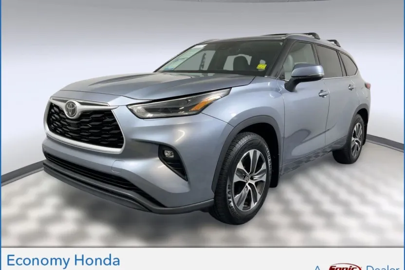2021 Toyota Highlander XLE photo 1