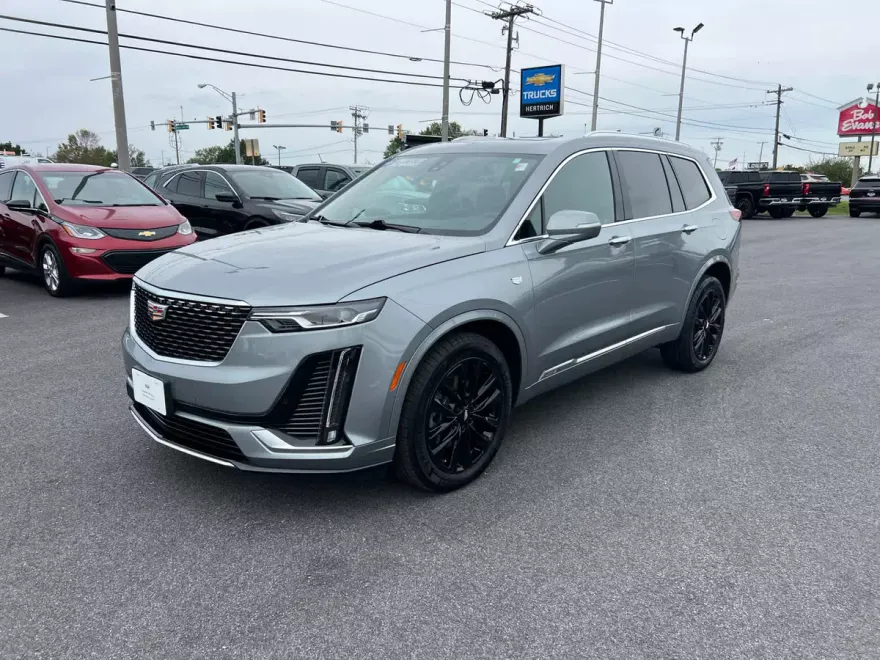 2024 Cadillac XT6 Luxury photo 1