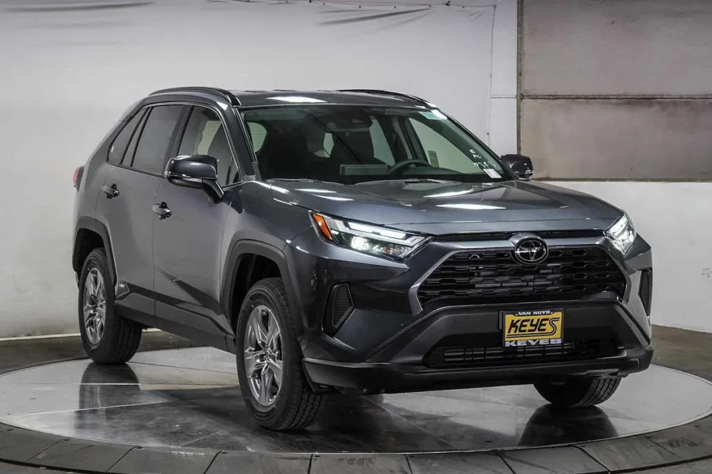 2025 Toyota RAV4 Hybrid LE photo 1
