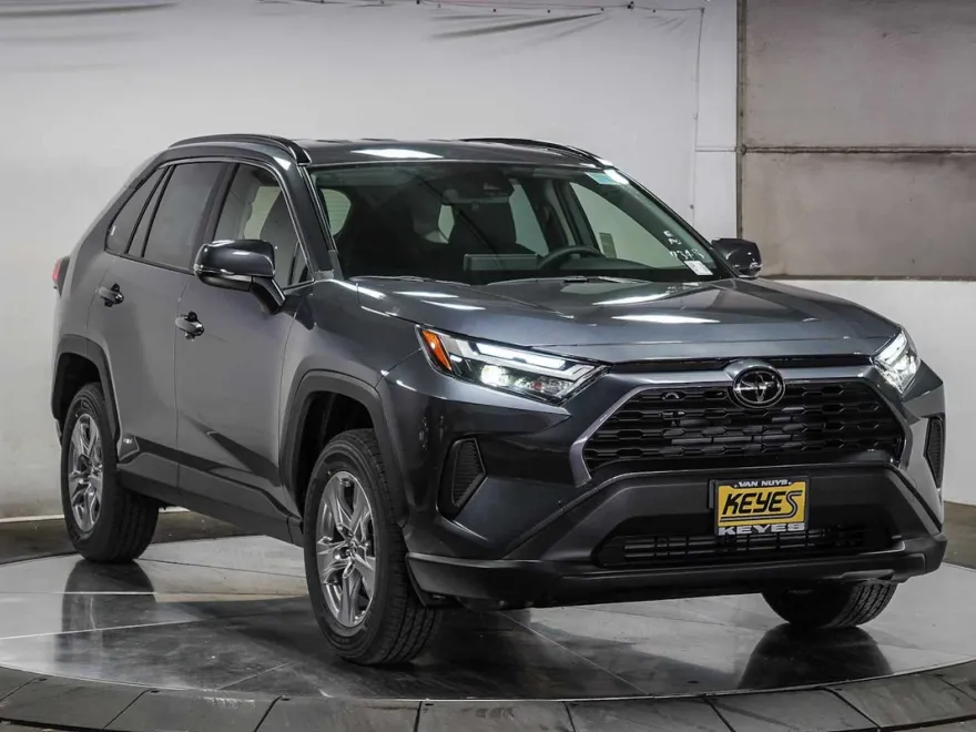2025 Toyota RAV4 Hybrid LE photo 1