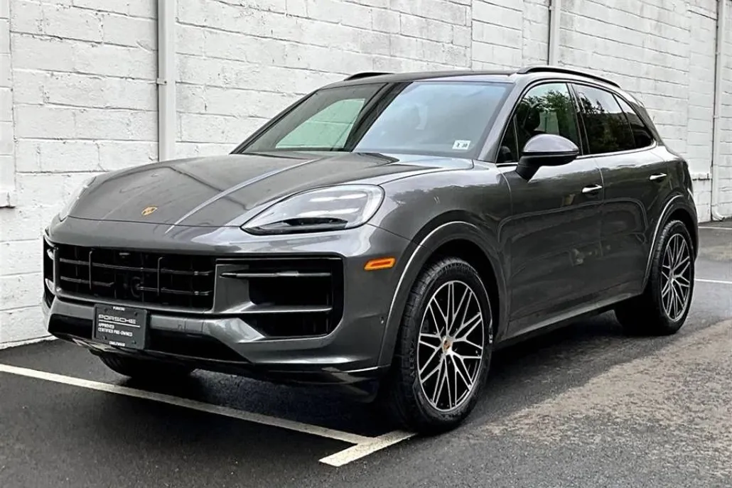 2025 Porsche Cayenne photo 1
