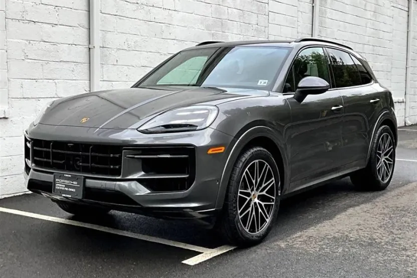 2025 Porsche Cayenne photo 1