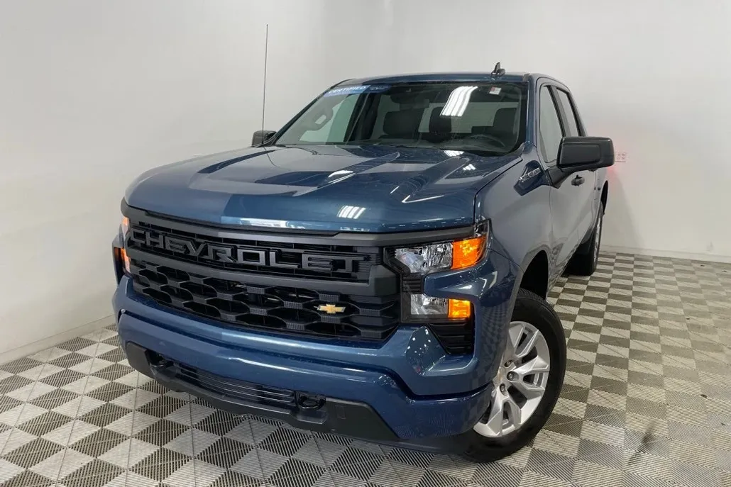 2024 Chevrolet Silverado 1500 Custom photo 1