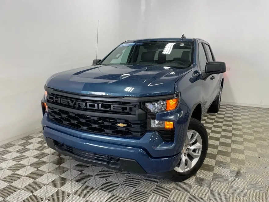 2024 Chevrolet Silverado 1500 Custom photo 1