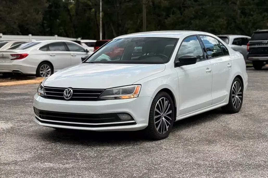 2016 Volkswagen Jetta 1.8T Sport photo 1