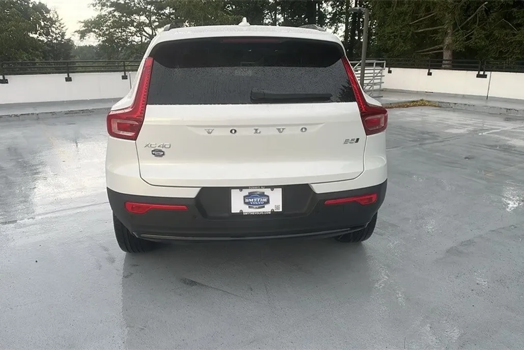 2026 Volvo XC40 Plus photo 1