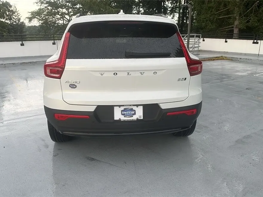 2026 Volvo XC40 Plus photo 1