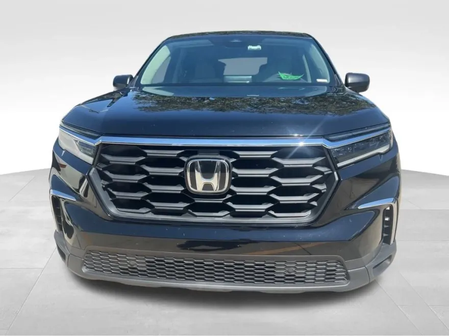 2023 Honda Pilot LX photo 1
