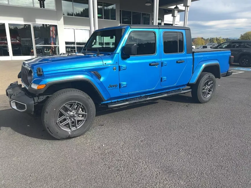 2024 Jeep Gladiator Sport photo 1
