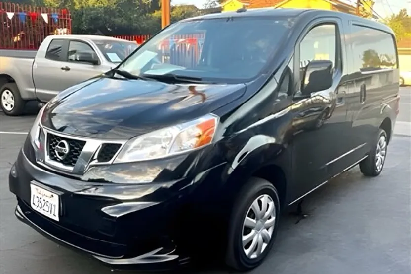 2015 Nissan NV200 SV photo 1