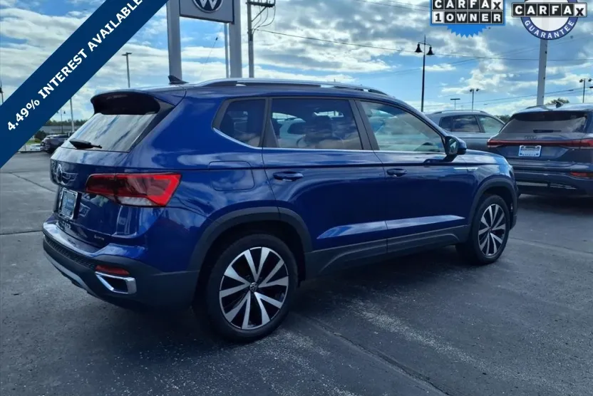 2022 Volkswagen Taos SE photo 1