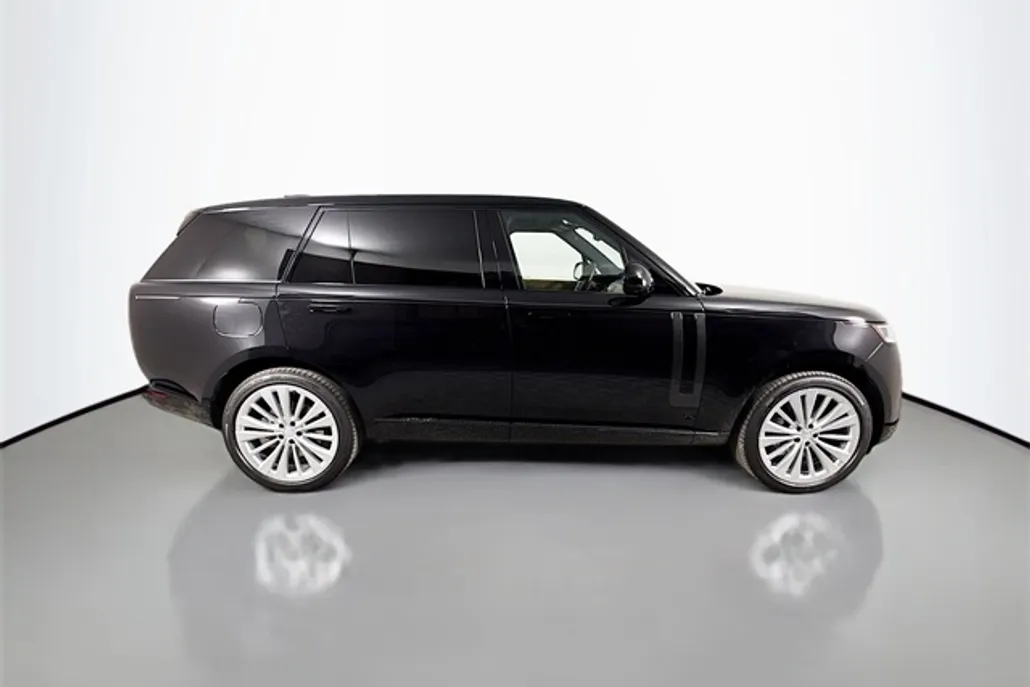 2025 Land Rover Range Rover SE photo 1