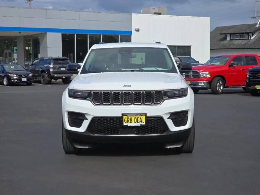 2023 Jeep Grand Cherokee Laredo photo 1