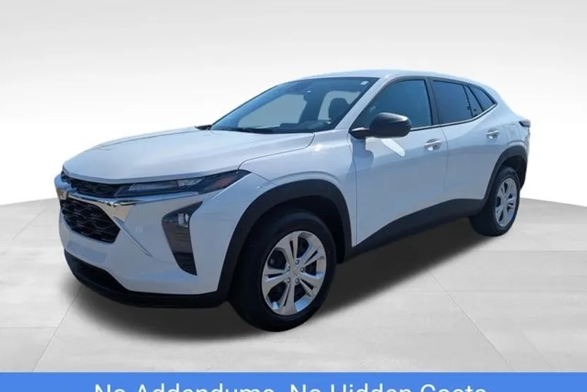 2025 Chevrolet Trax LS photo 1