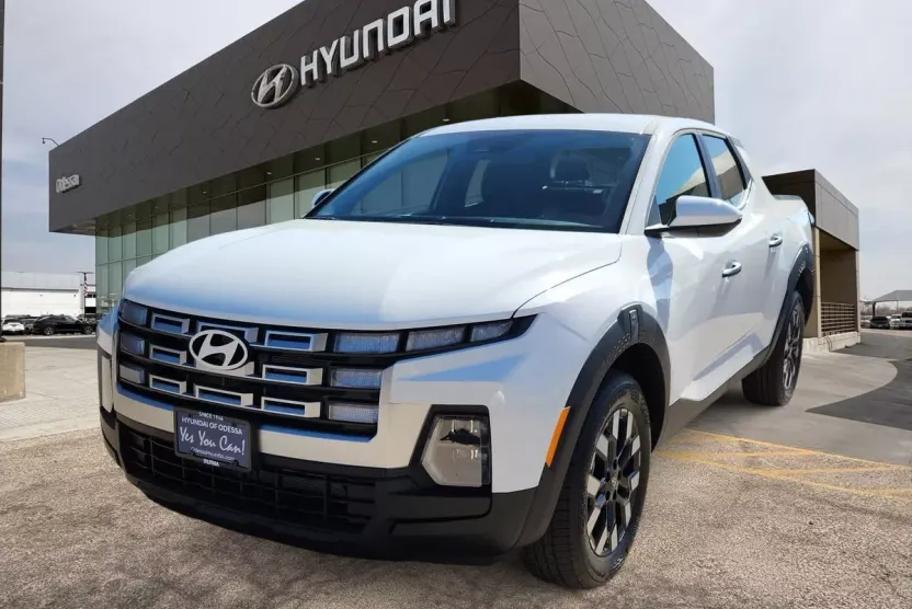 2025 Hyundai Santa Cruz SE photo 1