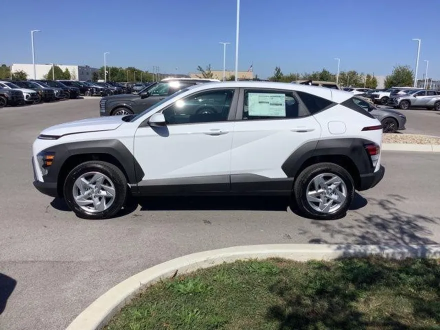 2026 Hyundai Kona SE photo 1